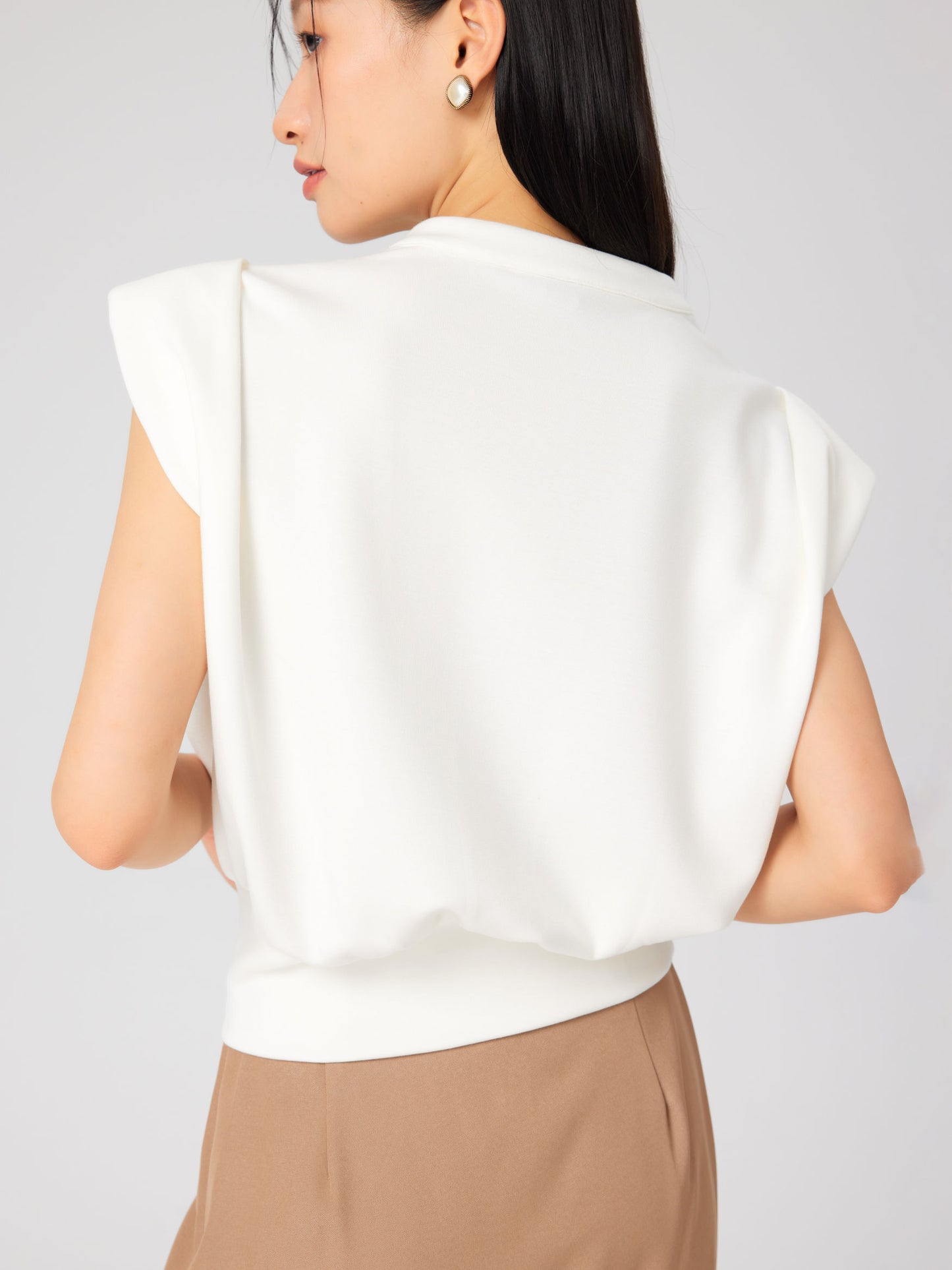 SOFTLYZERO™ NO SWEAT V-NECK PLEATED TUCK TOP