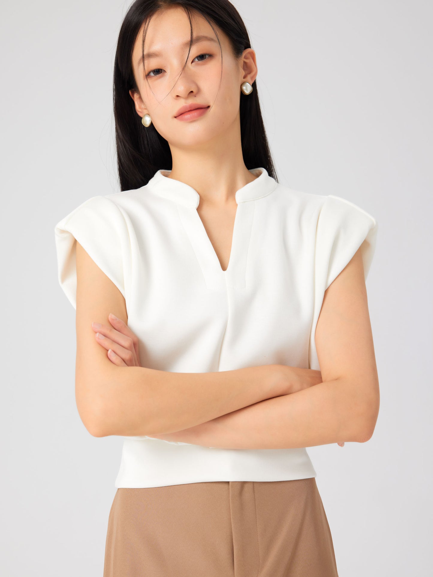 SOFTLYZERO™ NO SWEAT V-NECK PLEATED TUCK TOP