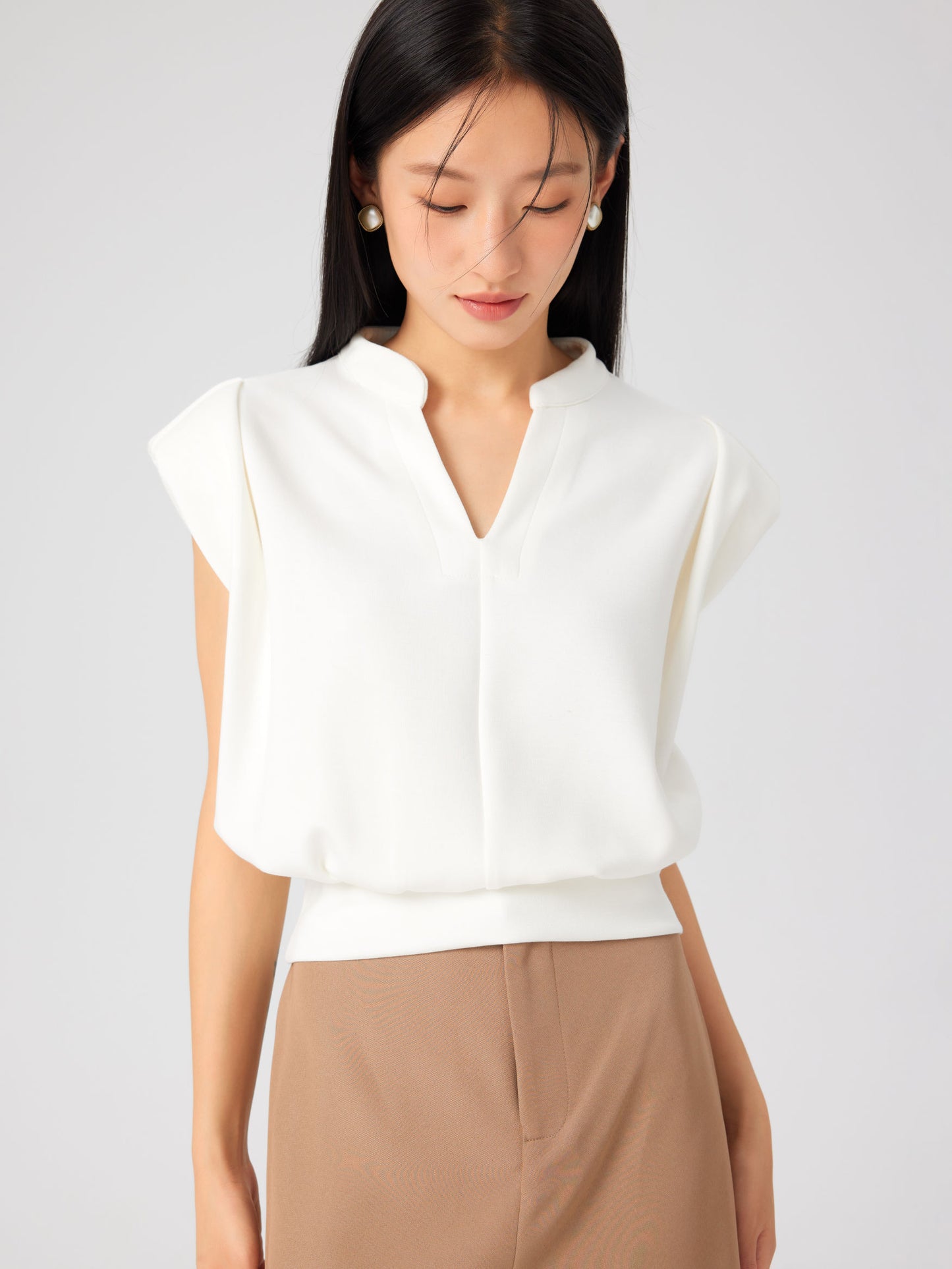 SOFTLYZERO™ NO SWEAT V-NECK PLEATED TUCK TOP